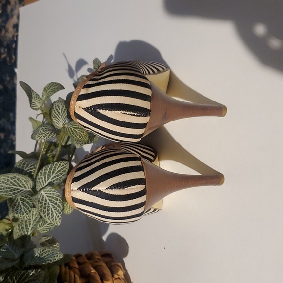 Preowned striped Steve madden heels (6) - Picture 4 of 6